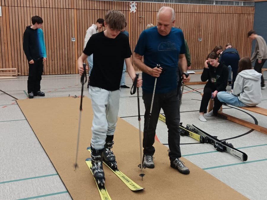 Vorfreude auf die Skifahrt – mit Anprobe!