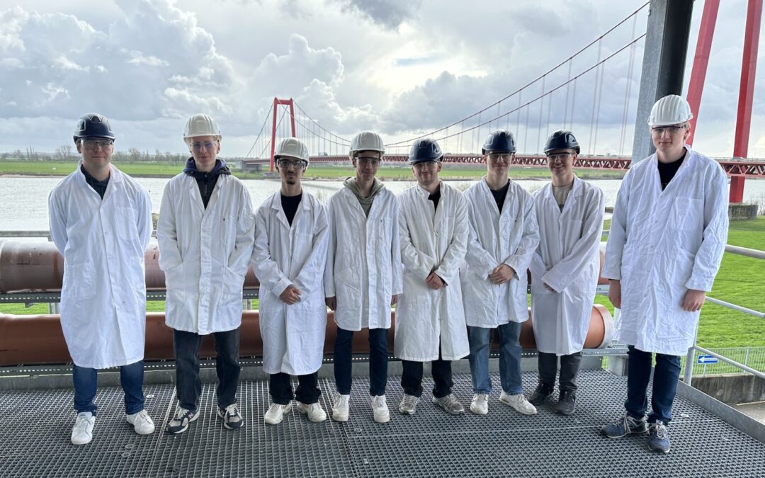 Chemiekurs der Einführungsphase besucht Chemiekonzern Johnson Matthey